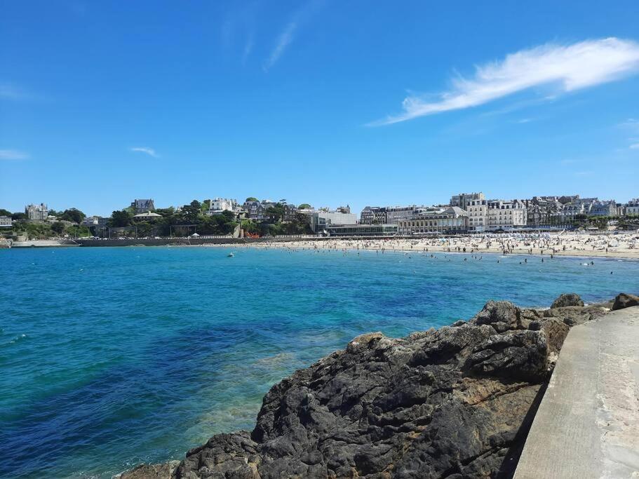 Le Jacaranda-A 2 Min De La Plage, Hyper Centre De Dinard, Vue Mer De La Fenetre Exteriör bild