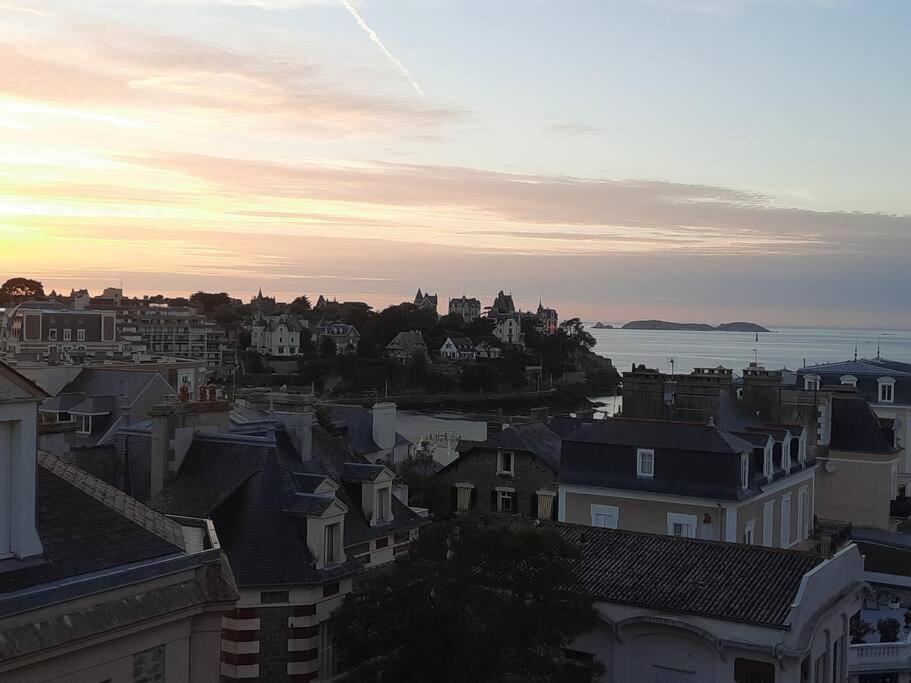 Le Jacaranda-A 2 Min De La Plage, Hyper Centre De Dinard, Vue Mer De La Fenetre Exteriör bild